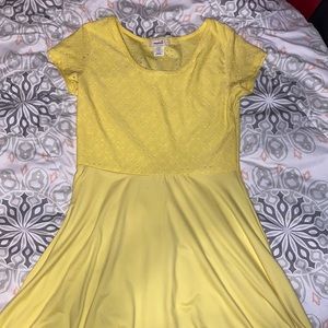 yellow dress